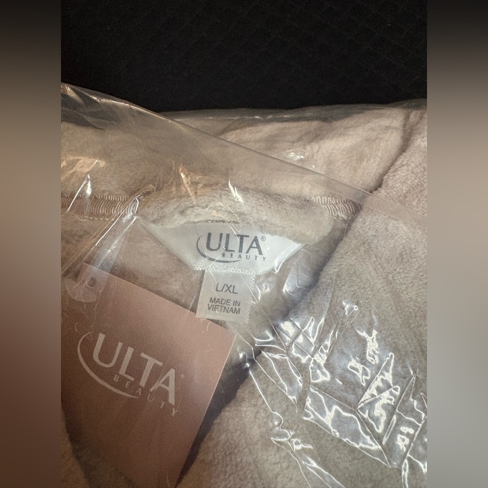 Ulta Beauty Collection Robe - Picture 4 of 5